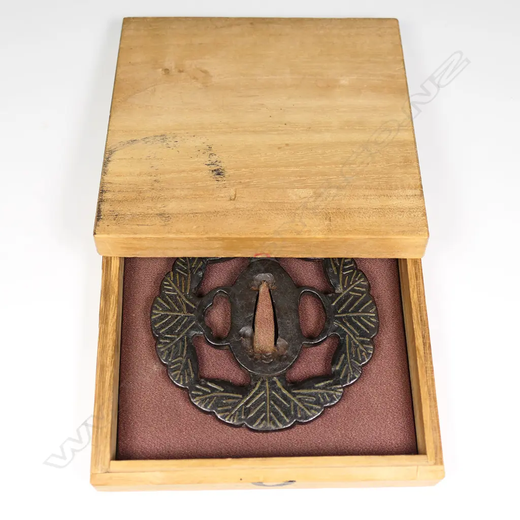 A good Heianjo era momoyama Kaga school iron tsuba, Image 1++