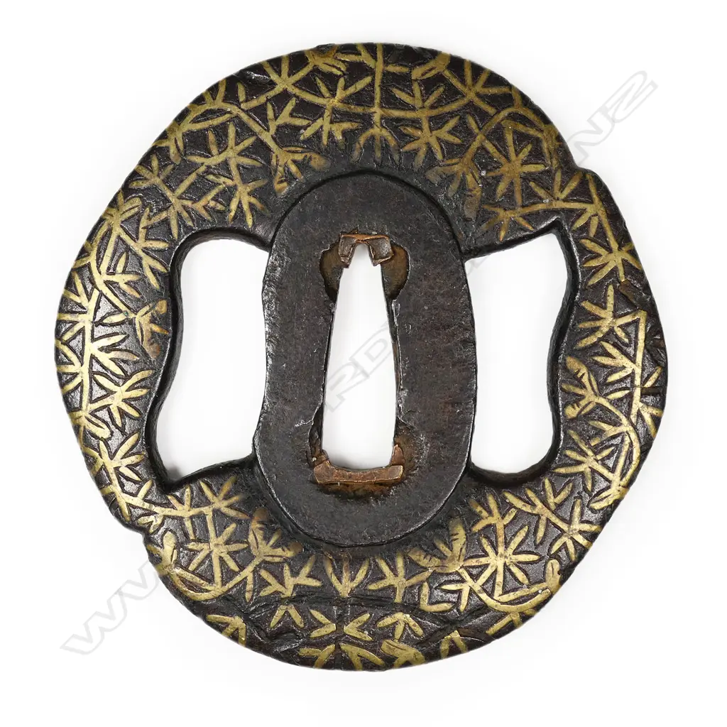 A good Azuchi momoyama to early Edo Period tsuba, c.1590, Image 1++