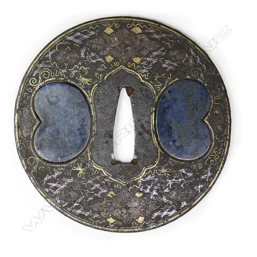 A large rare Kyoto early Edo presentation tsuba c.1650, Image 1++