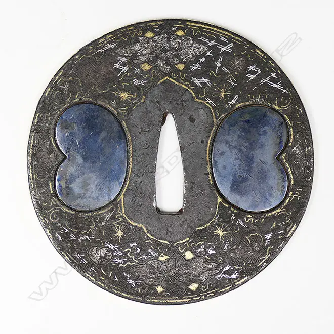 A large rare Kyoto early Edo presentation tsuba c.1650, Image 1++
