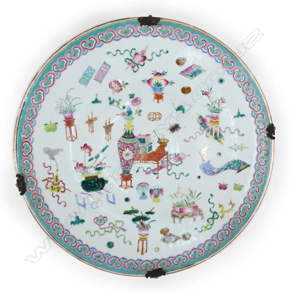 An impressive 19thC Chinese porcelain famille rose charger, Image 1++