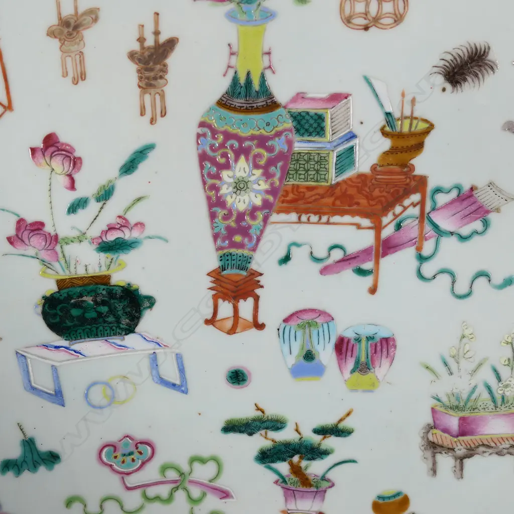 An impressive 19thC Chinese porcelain famille rose charger, Image 1++