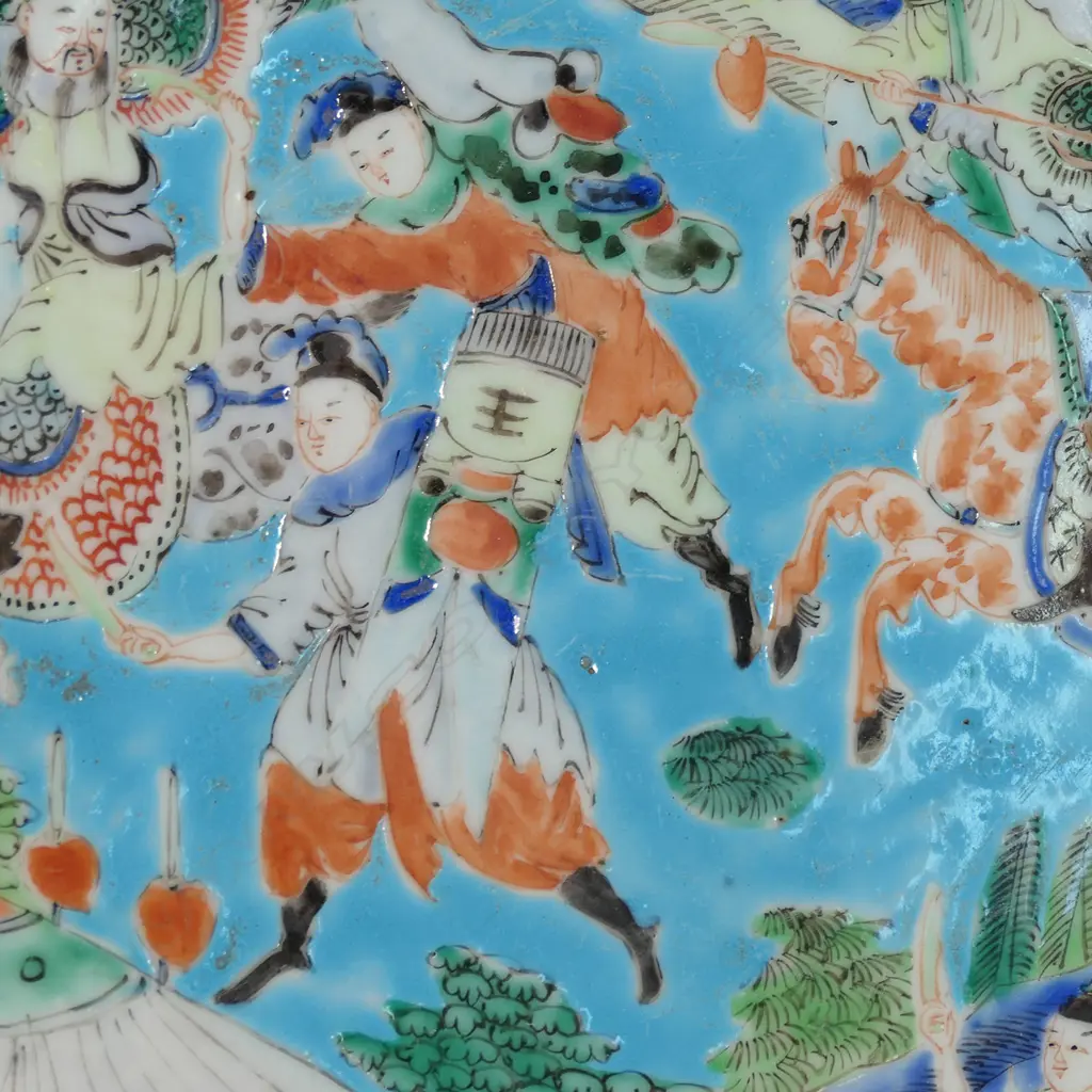 A 19thC Chinese porcelain famille verte charger, Image 1++