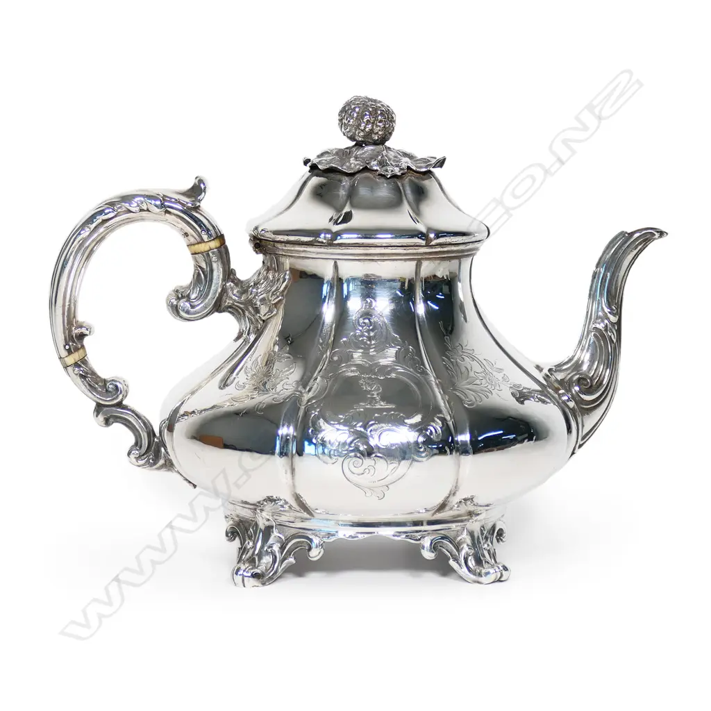 A Victorian silver melon form teapot, Image 1++