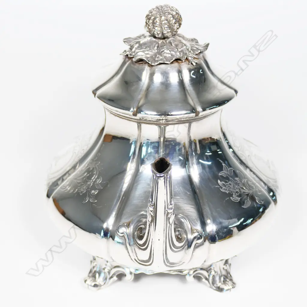 A Victorian silver melon form teapot, Image 1++