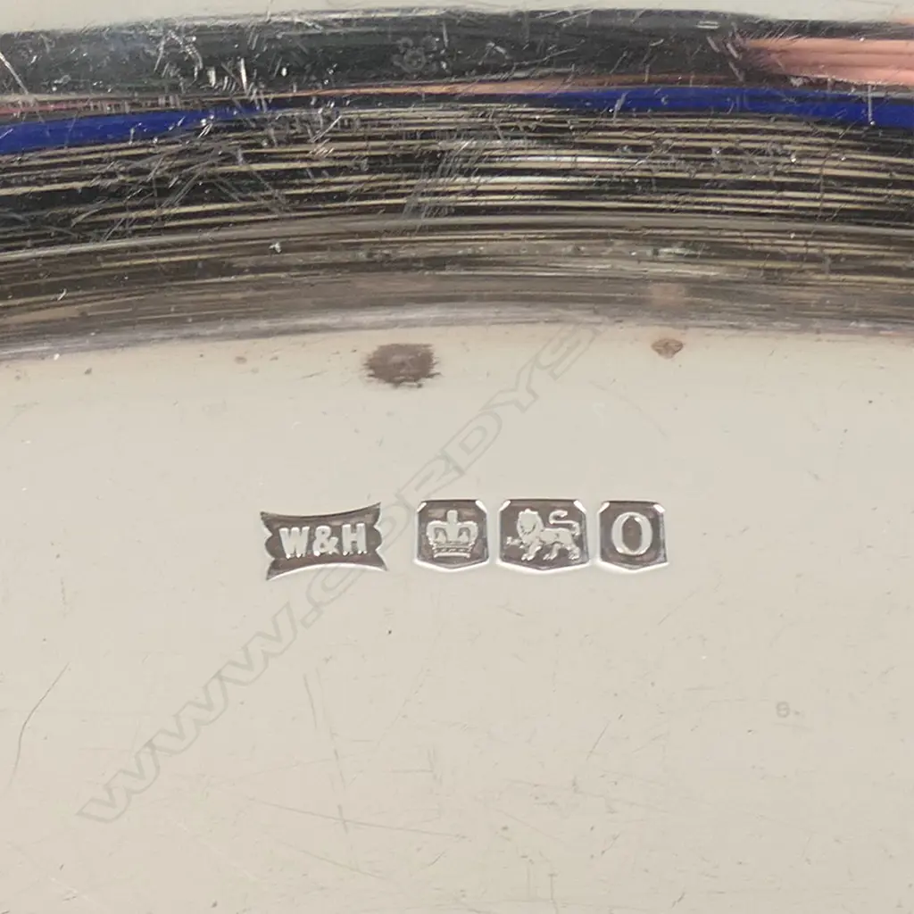 An early 20thC silver banquet tray, Image 1++