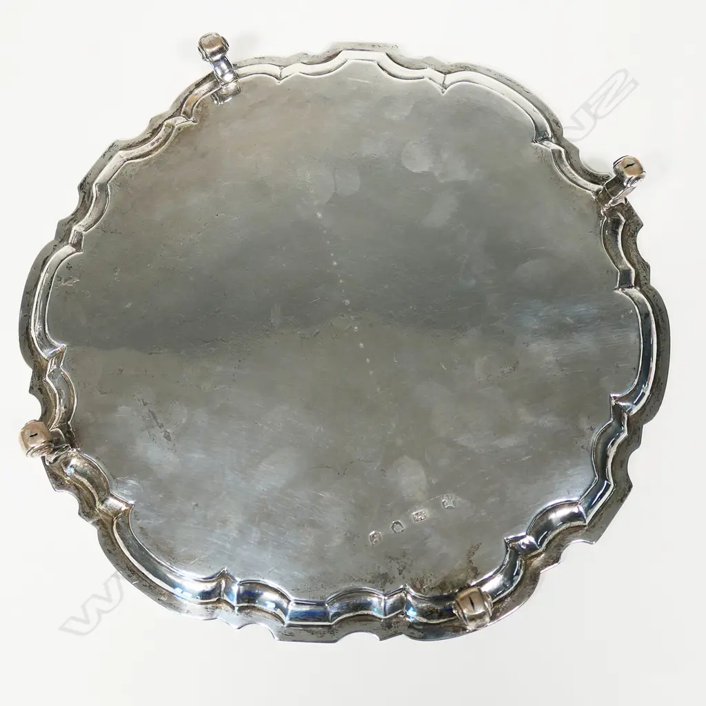 A George II silver salver, Image 1++