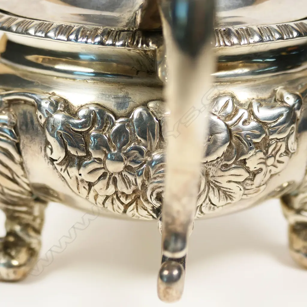 A quality silver George III mustard pot with spoon, Image 1++