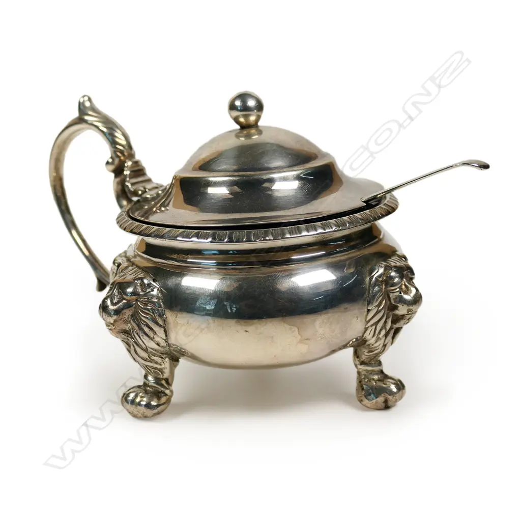 A quality silver George III mustard pot with spoon, Image 1++