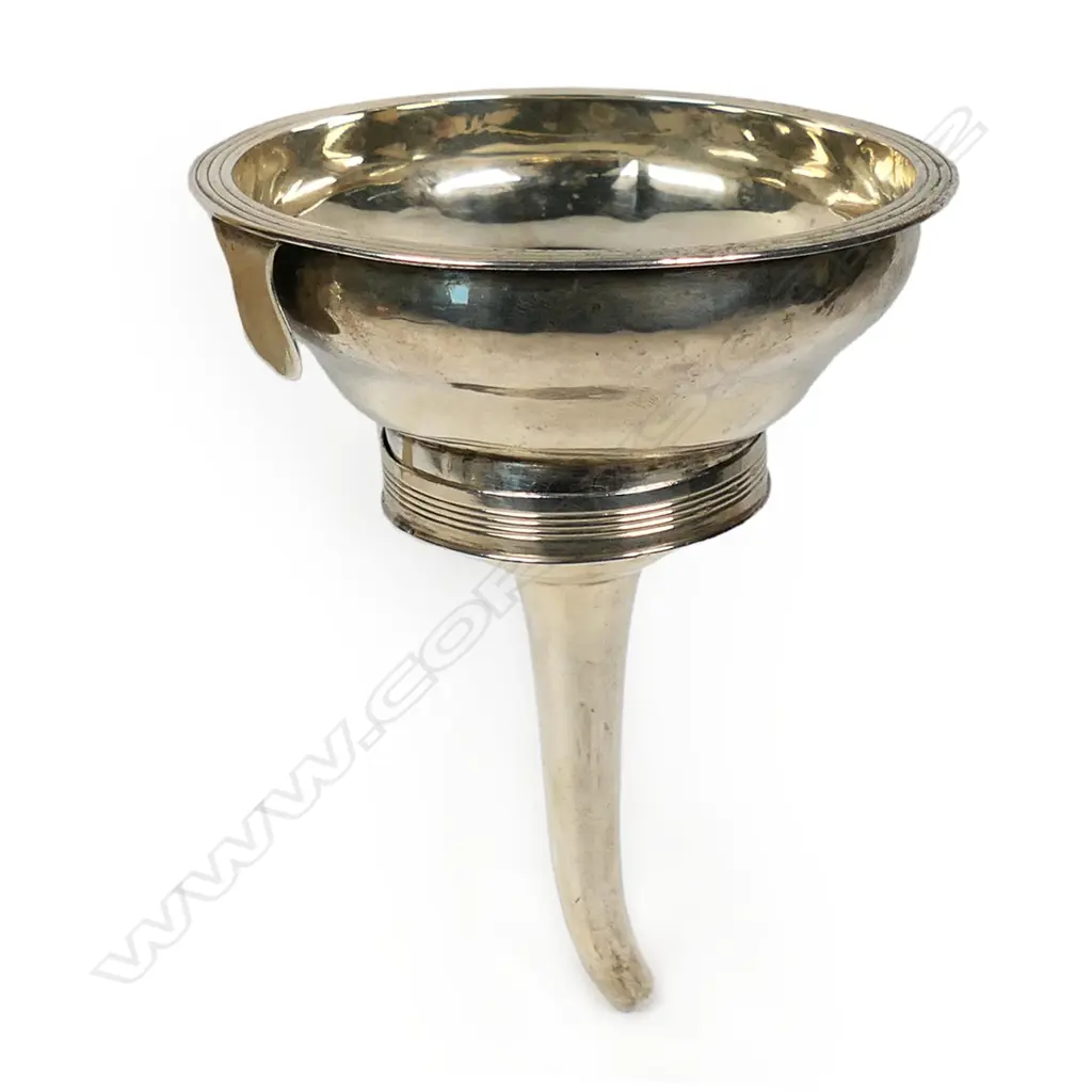 A George III silver wine funnel, Image 1++