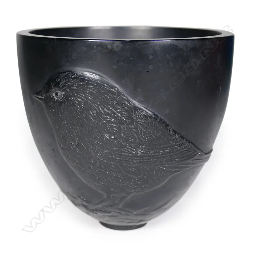 Layla Walter (1975-) cast glass 'Black Robin' #16 footed bowl. Image 1++