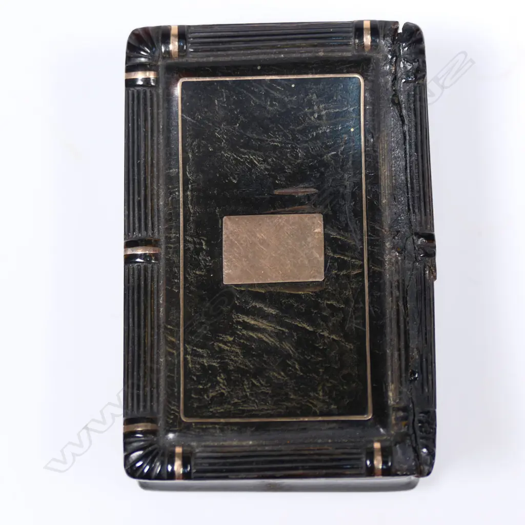 A Regency tortoishell and gold snuff box, Image 1++