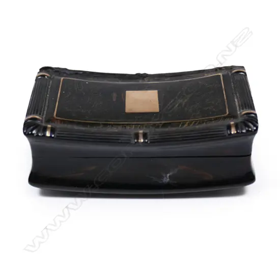 A Regency tortoishell and gold snuff box,