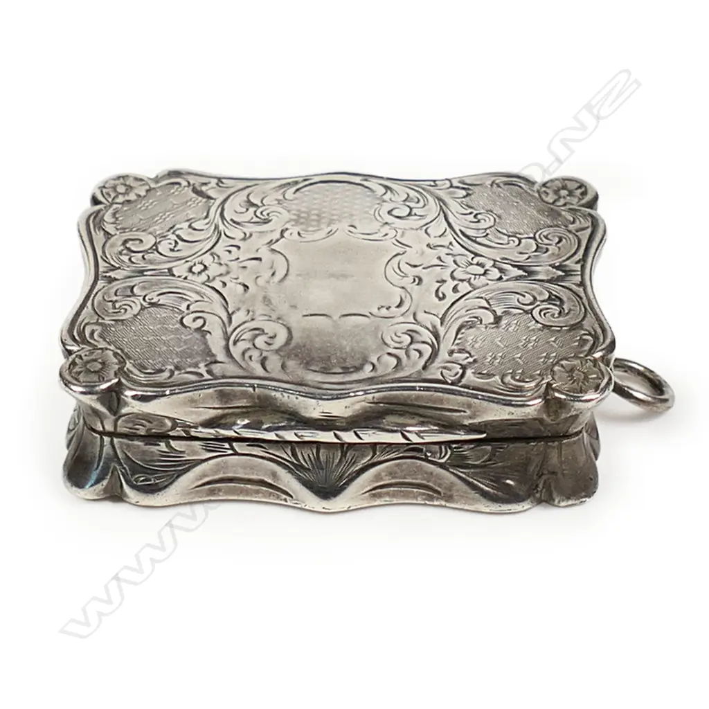 An early Victorian silver vinaigrette, Image 1++