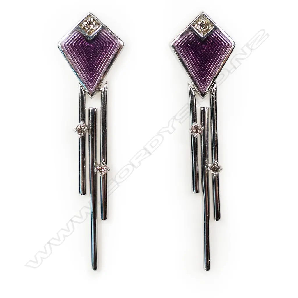 A silver Art Deco style enamel and diamond pendant and earrings, Image 1++