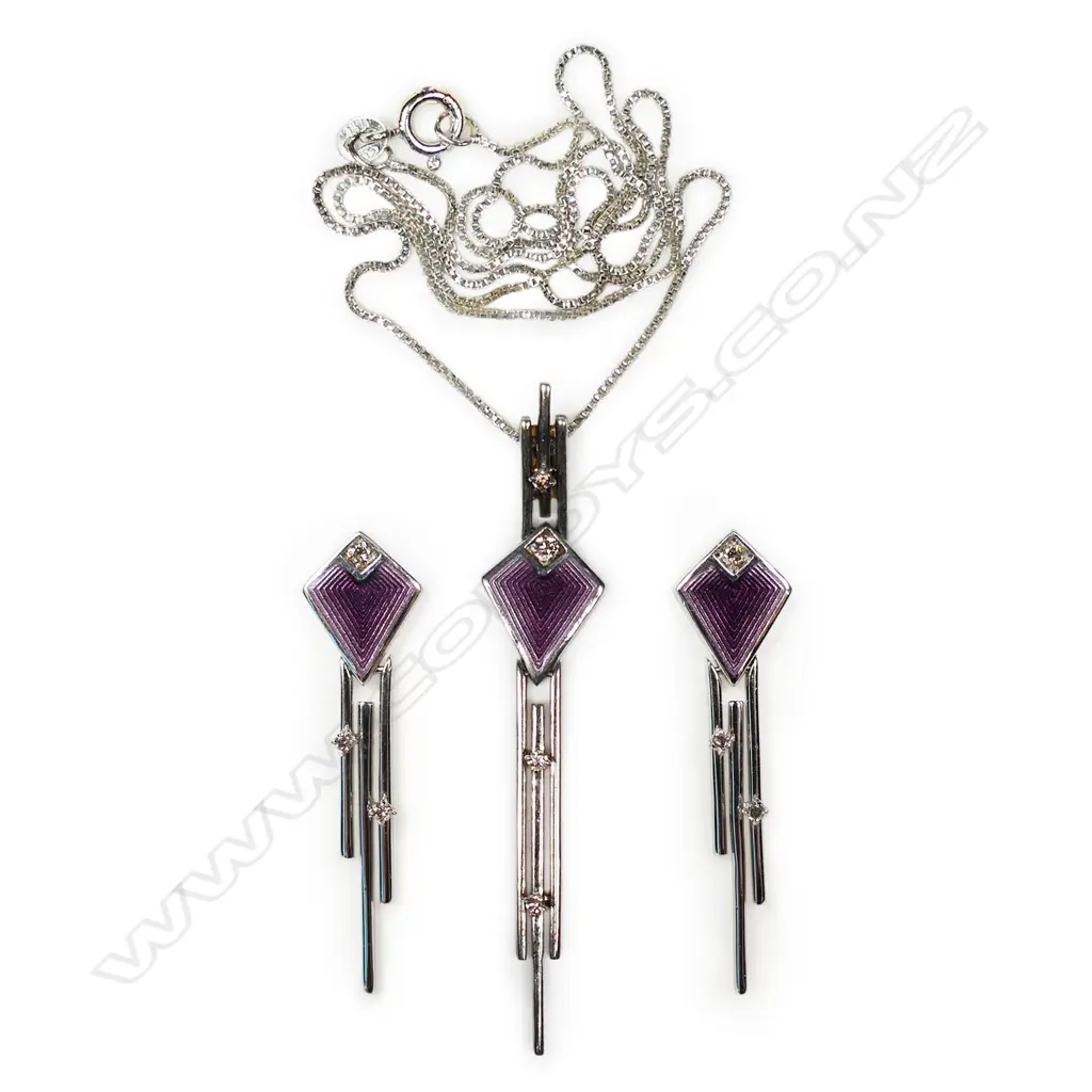 A silver Art Deco style enamel and diamond pendant and earrings, Image 1++