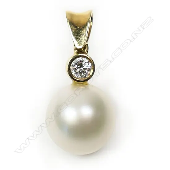 An 18ct gold diamond and South Seas white pearl pendant,