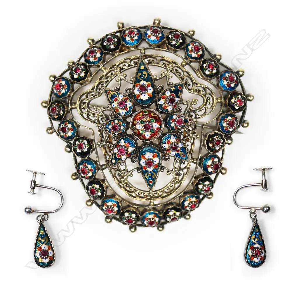 A vintage Indian silver gilt brooch and earring set, Image 1++