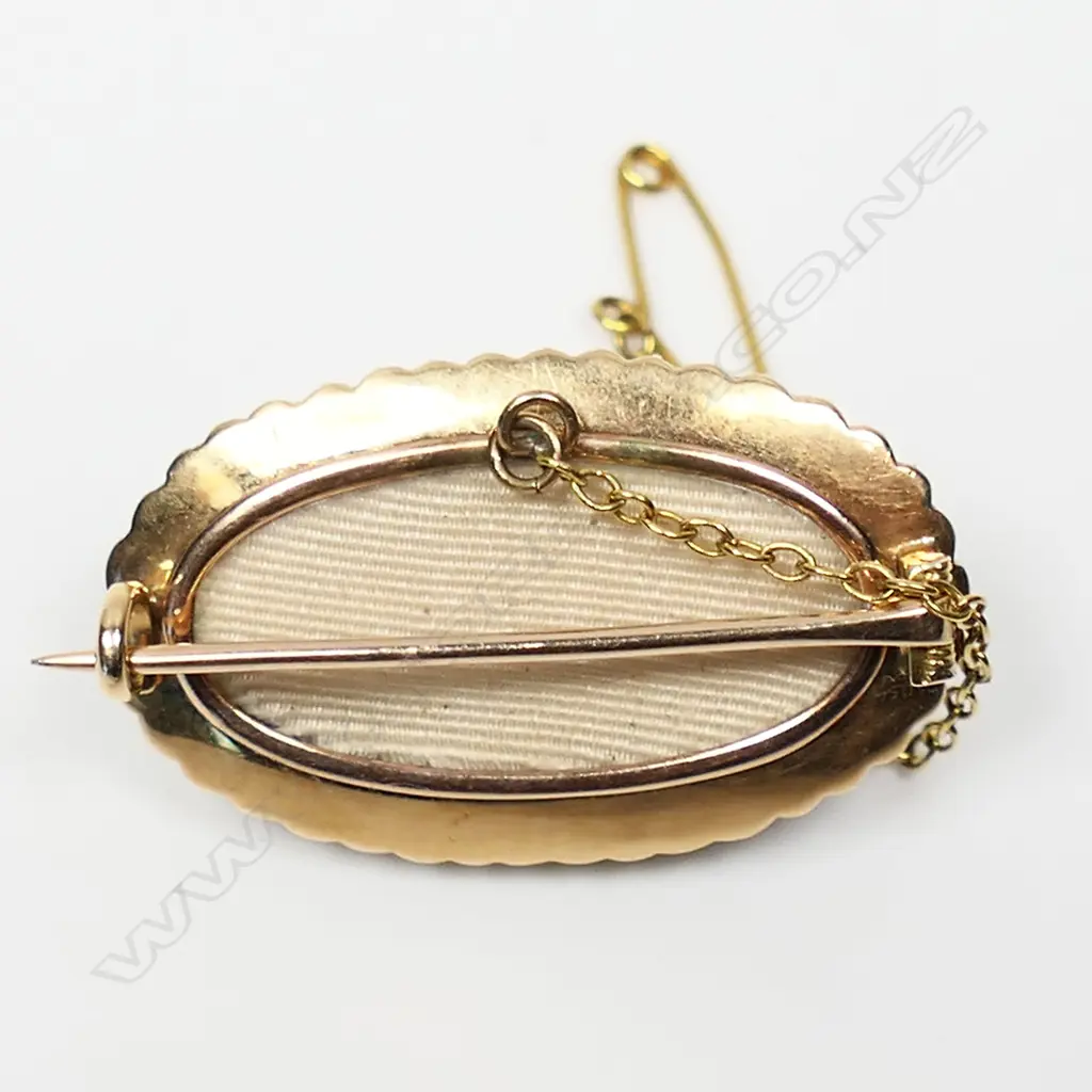 A 15ct light rose gold and pearl mourning brooch, Image 1++