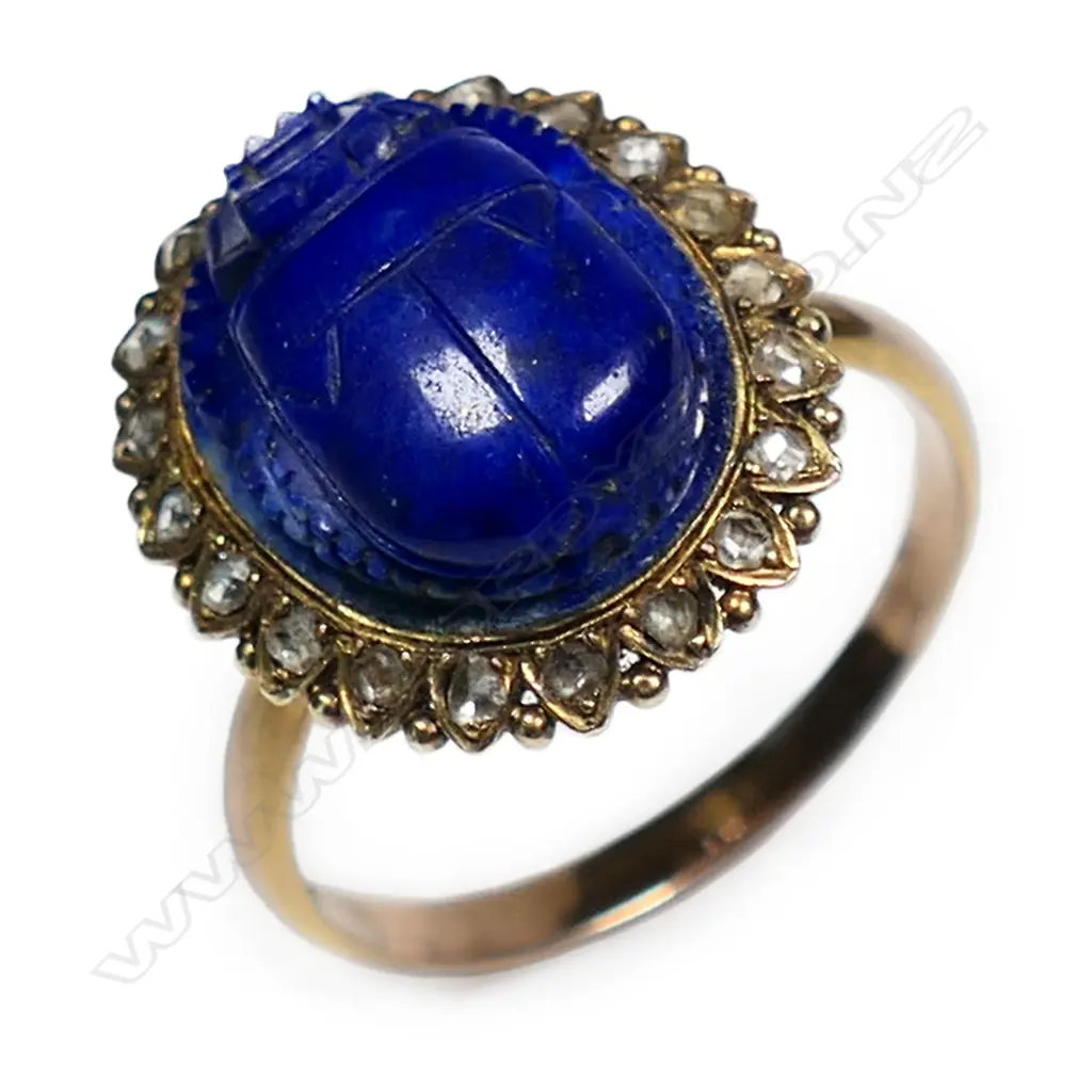 An early 20thC 9ct yellow gold lapis and diamond set ring, Image 1++