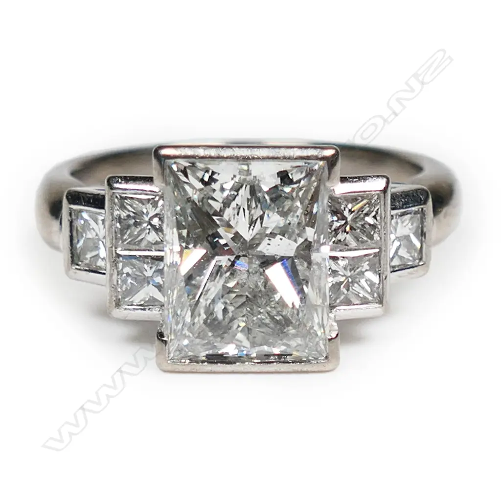 An 18ct white gold and diamond Art Deco style solitaire ring, Image 1++