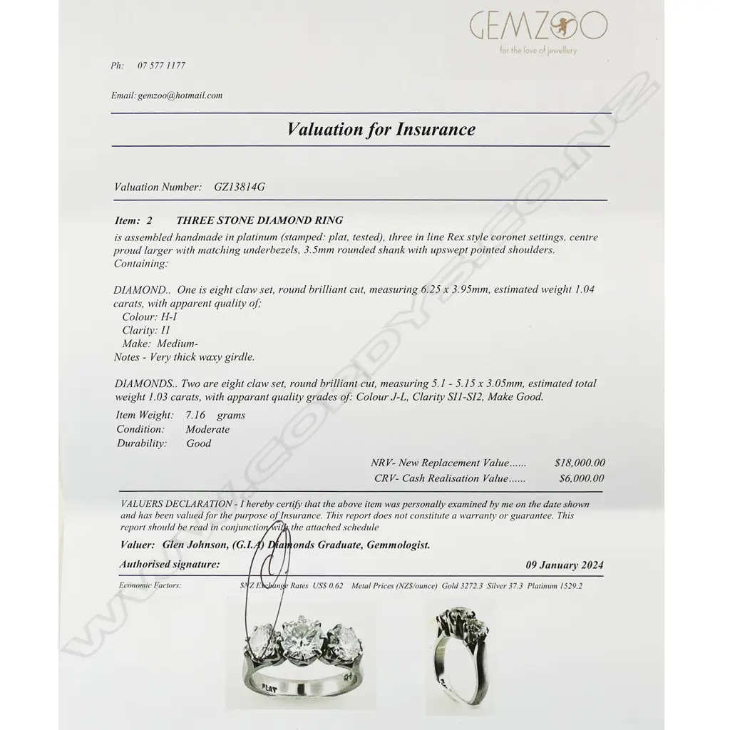 A platinum and three stone diamond ring, Image 1++