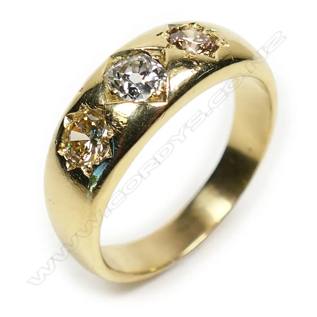 A good c.1900 18ct yellow gold three stone large diamond gypsy style ring, Image 1++