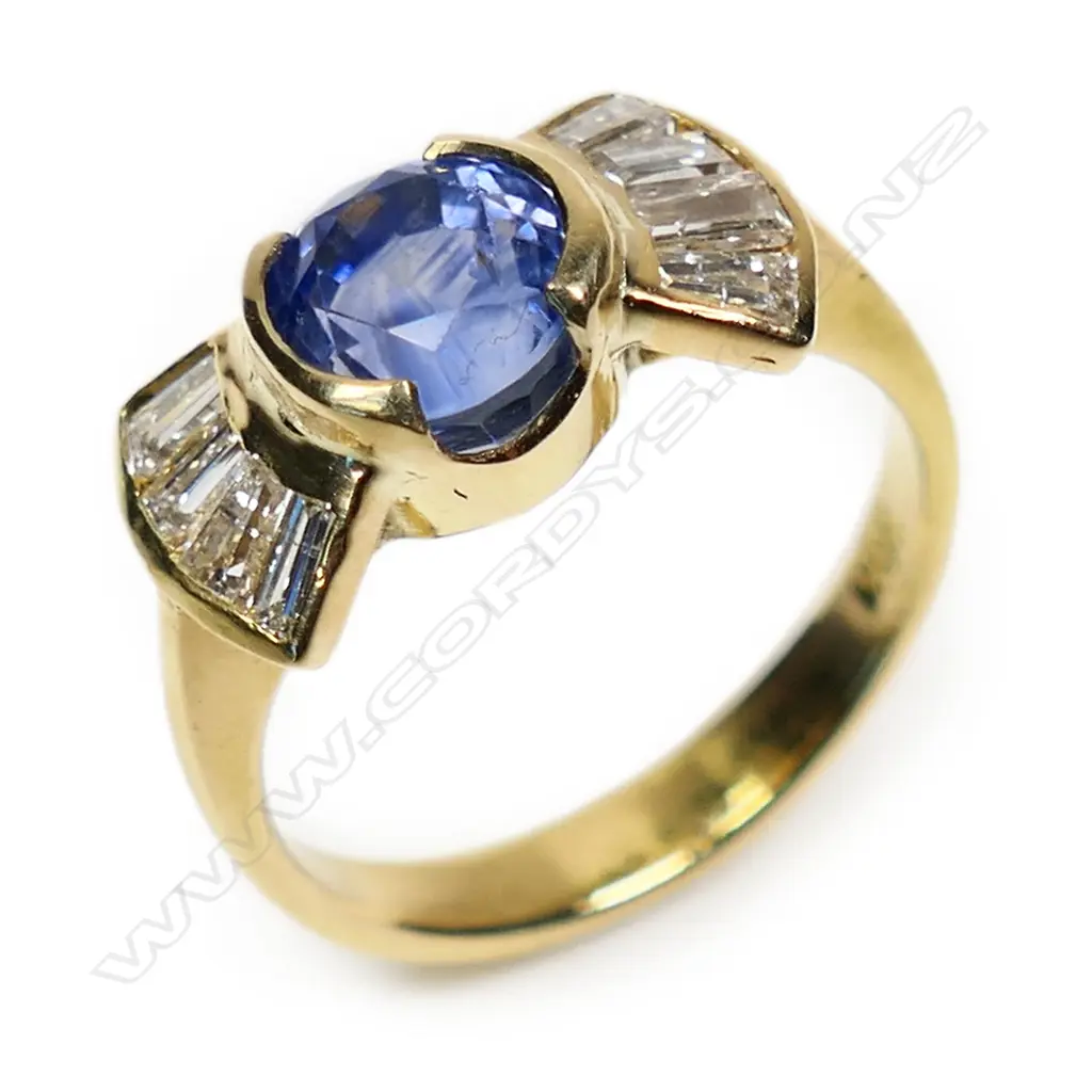 A 21ct gold sapphire and diamond ring, Image 1++