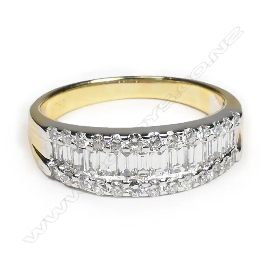 An 18ct white and yellow gold multi diamond ring, Image 1++