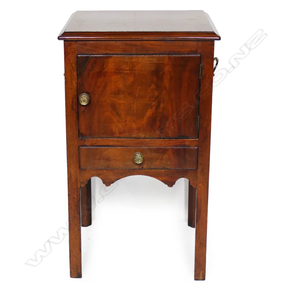 A Victorian mahogany bedside cupboard, Image 1++