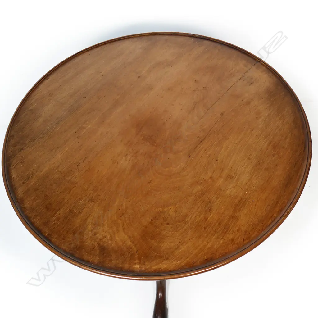A George III mahogany circular tilt top wine table, Image 1++
