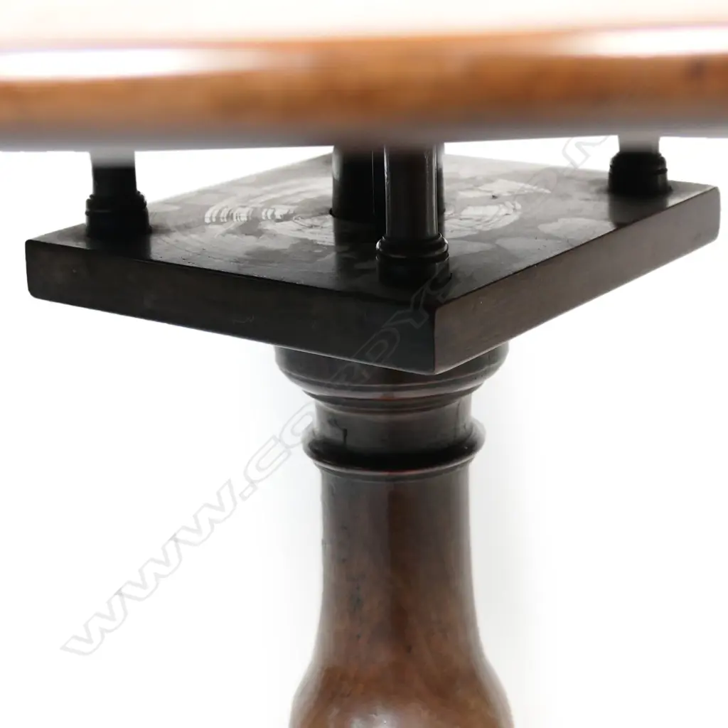 A George III mahogany circular tilt top wine table, Image 1++