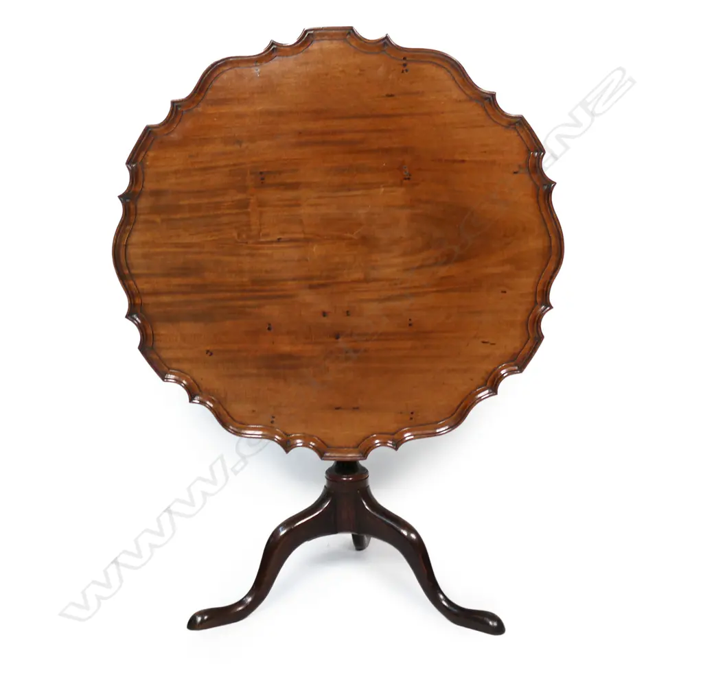A George III mahogany wine table, Image 1++