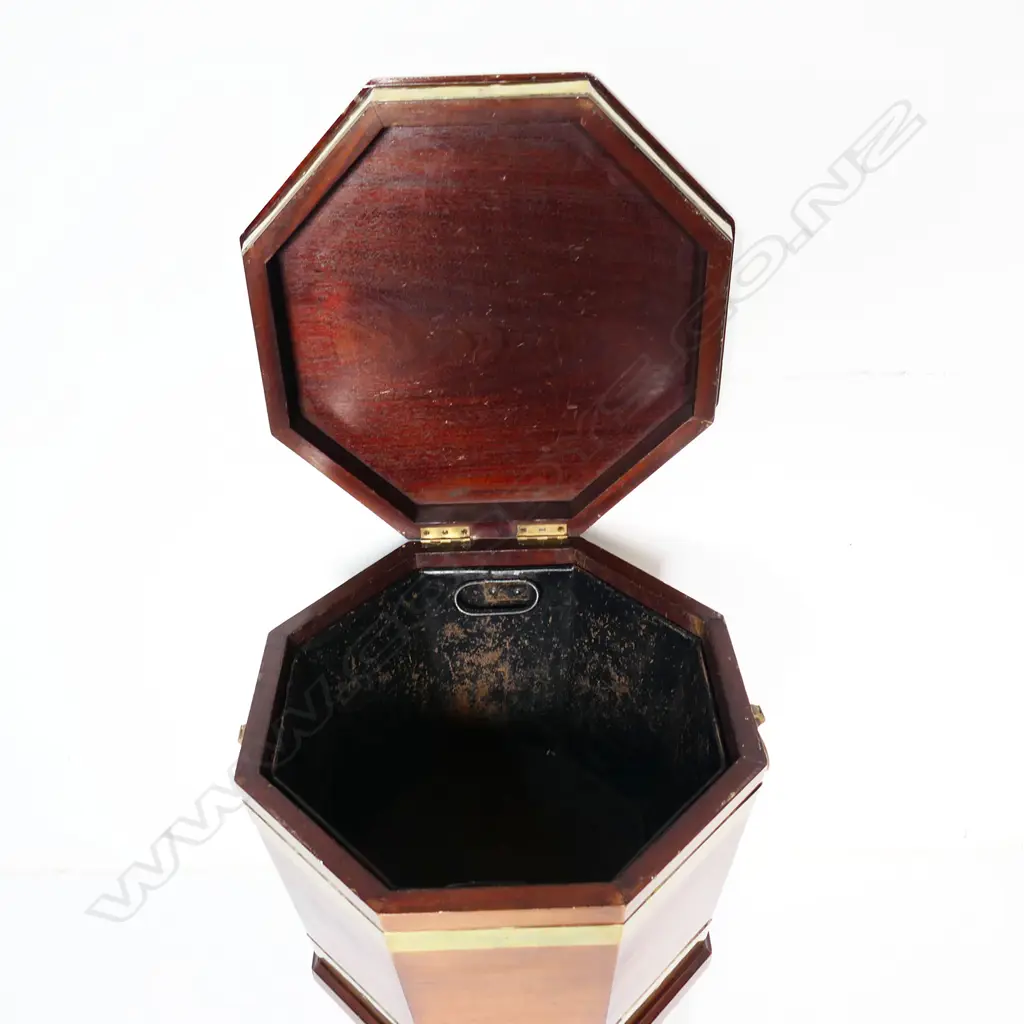 Regency flame mahogany octagonal cellarette, Image 1++