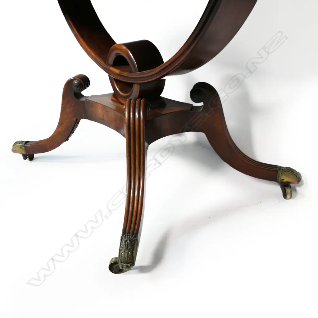 An elegant Regency period flame mahogany sofa table, Image 1++