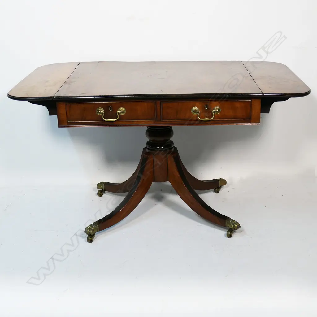 A fine quality George III flame mahogany sofa table, Image 1++