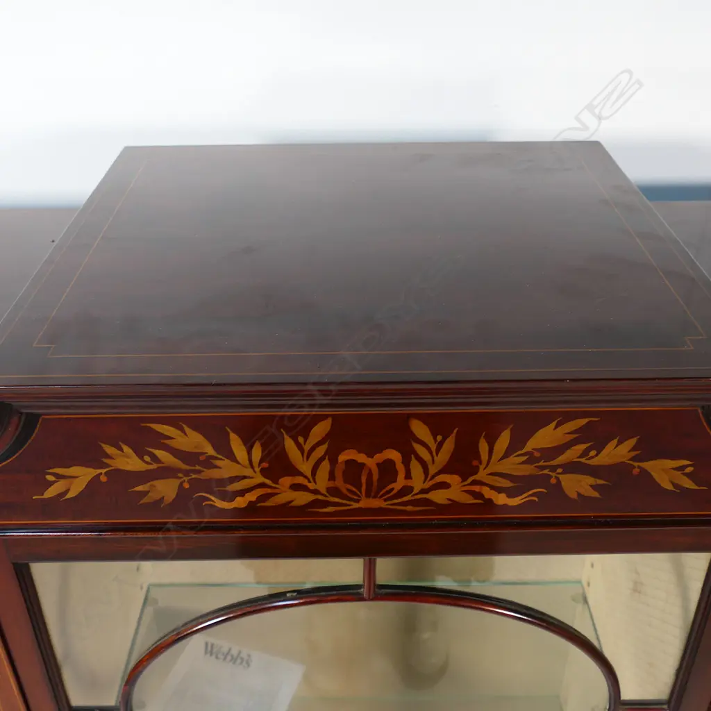 An Edwardian mahogany Sheraton revival display cabinet, Image 1++