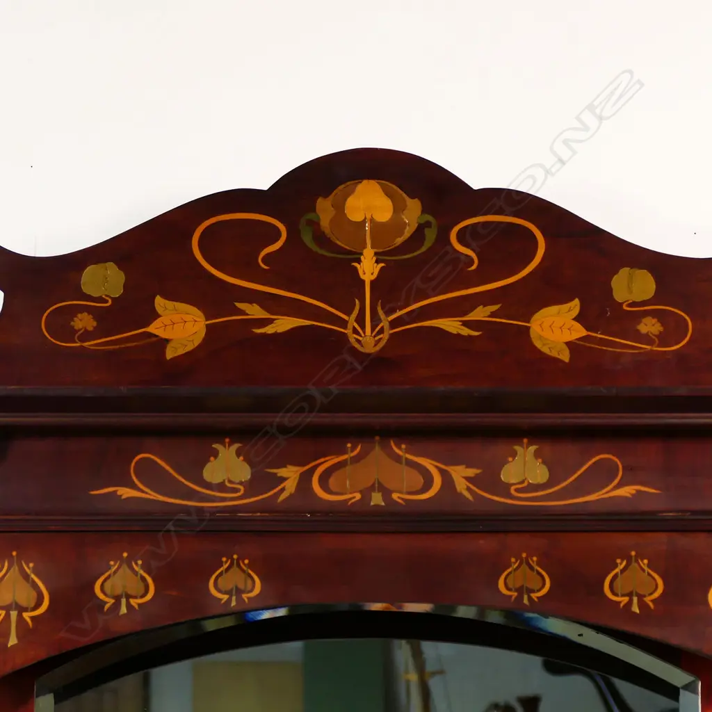 An Edwardian mahogany Art Nouveau display cabinet, Image 1++