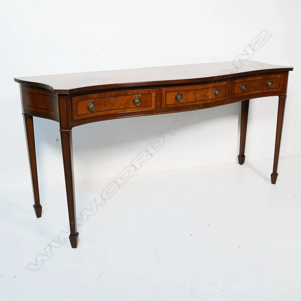 Reproduction Regency style sideboard, Image 1++