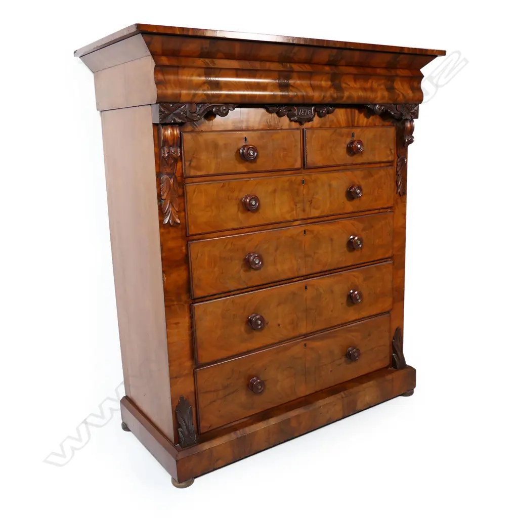 A Victorian flame mahogany scotch type chest, Image 1++