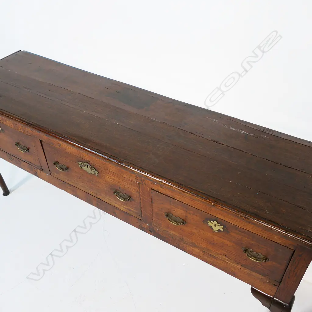 A Georgian three drawer oak dresser base , Image 1++