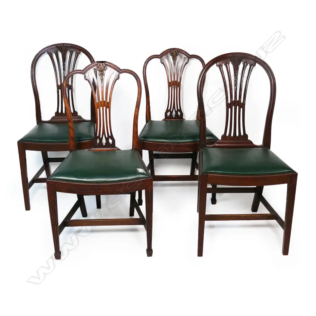 A harlequin set of four mahogany Chippendale style dining chairs, Image 1++