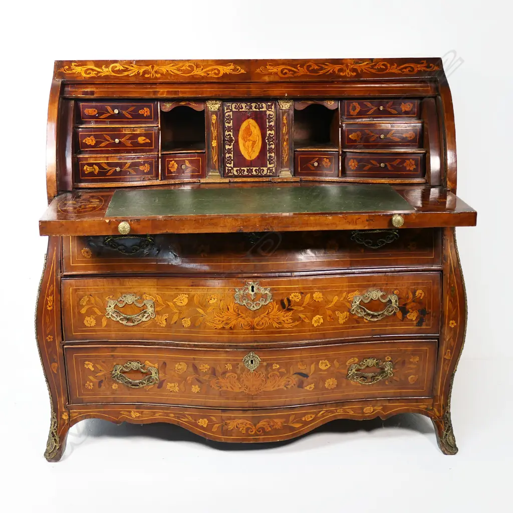 A Dutch marquetry bombe bureau, Image 1++
