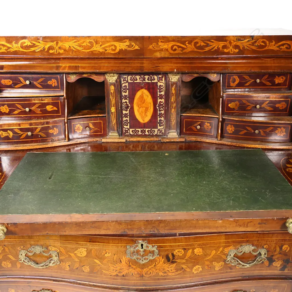 A Dutch marquetry bombe bureau, Image 1++