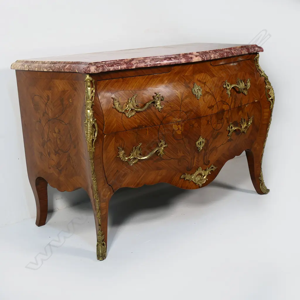 A late 19thC.French bombe kingwood commode, Image 1++