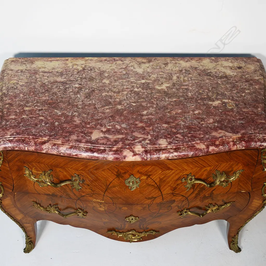 A late 19thC.French bombe kingwood commode, Image 1++