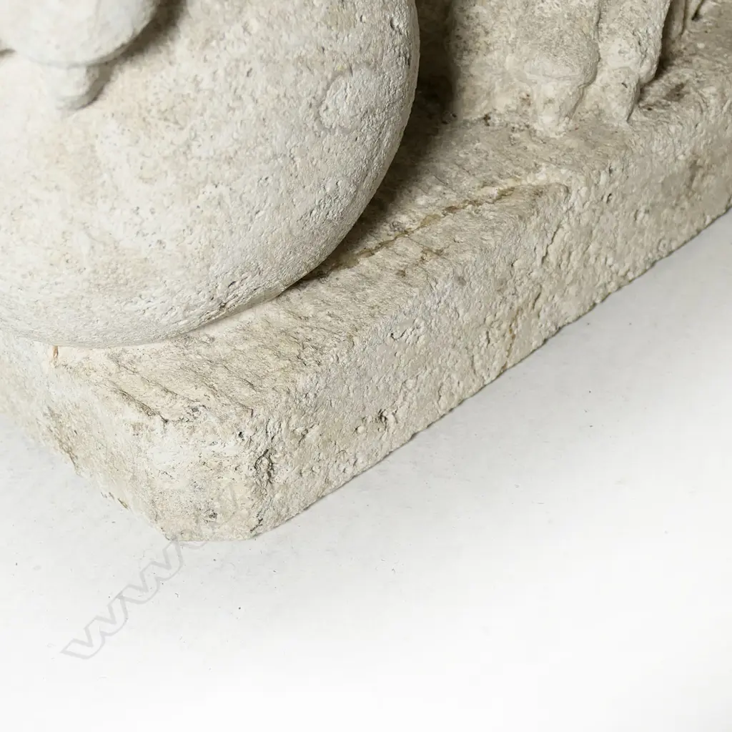 A pair of concrete lions, Image 1++