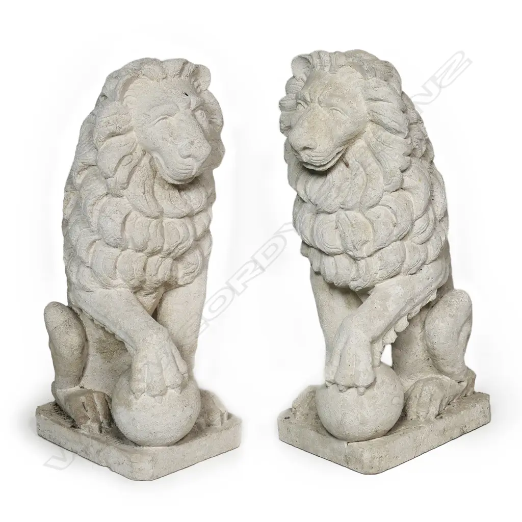 A pair of concrete lions, Image 1++