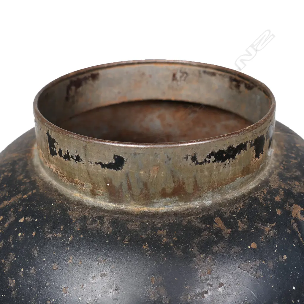 A large Victorian chinoiserie tole ware lidded metal tea cannister, Image 1++