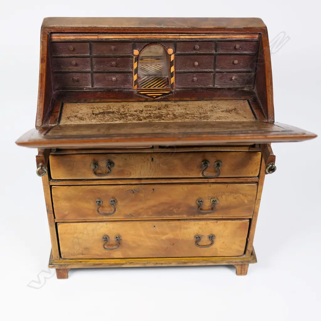 A rare George III figured walnut miniature apprentice made fall front bureau, Image 1++